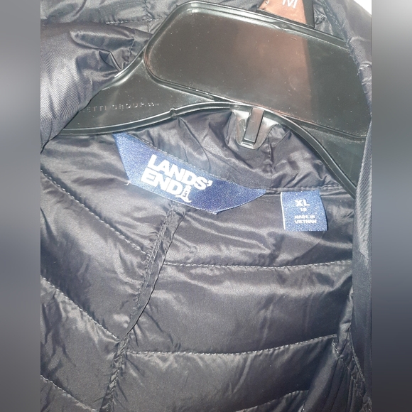 Lands' End Black Puffer Jacket Size XL - Picture 5 of 9